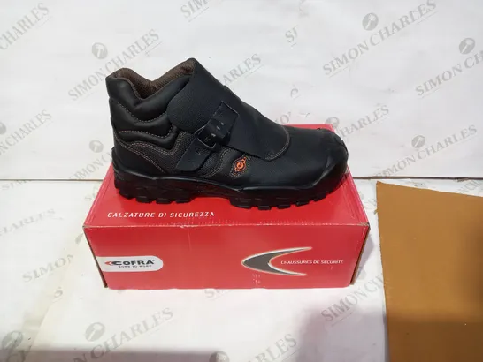 BOXED PAIR OF BRAND NEW COFRA BLACK SAFETY BOOTS - SIZE 9