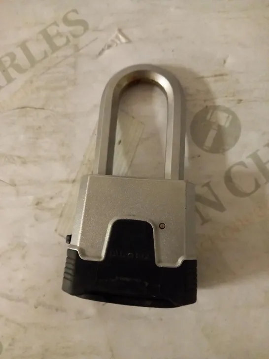 MASTER LOCK HEAVY DUTY PADLOCK 