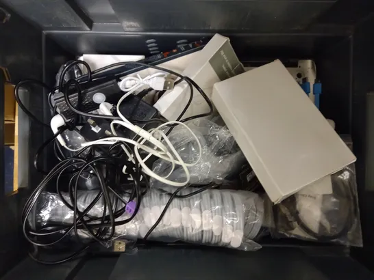 BOX OF APPROX 10 HOUSEHOLD ITEMS TO INCLUDE ASSORTED CABLES