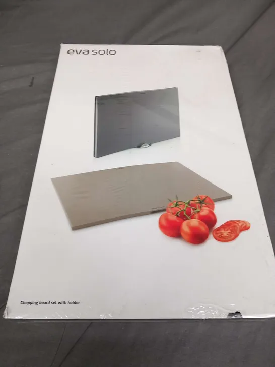 BOXED AND SEALED EVA SOLO CHOPPING BOARD SET WITH HOLDER 