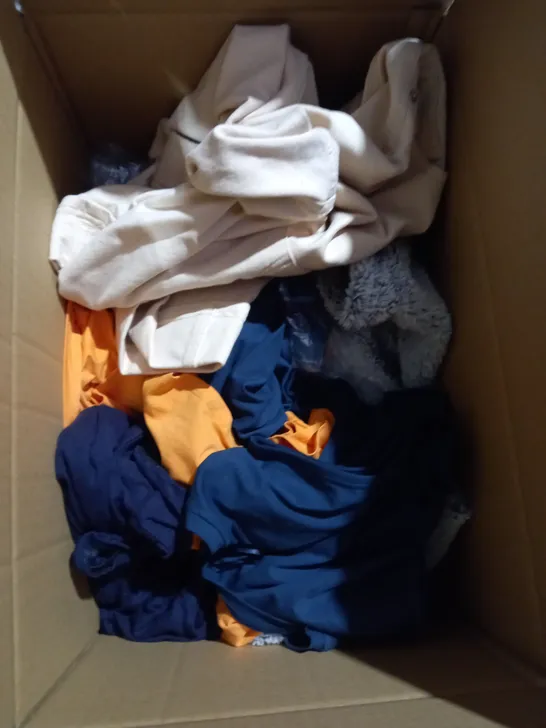 BOX OF APPROXIMATELY 10 CLOTHING ITEMS TO INCLUDE TOPS, JUMPERS, DRESSES ETC