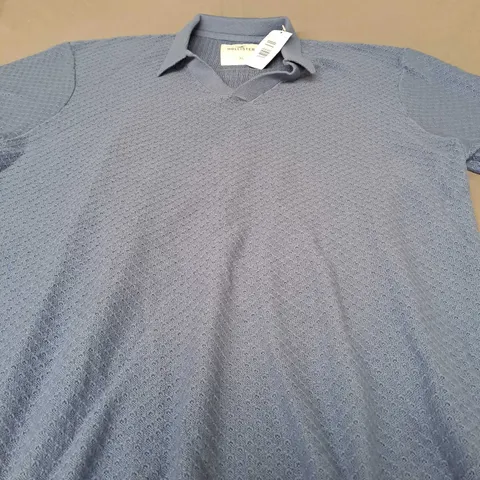 HOLLISTER BLUE V NECK SHIRT - XL