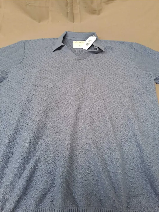 HOLLISTER BLUE V NECK SHIRT - XL