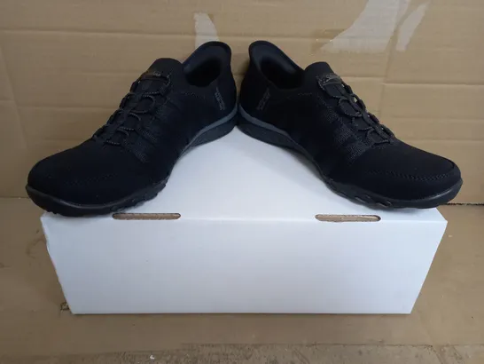 BOXED PAIR OF SKECHERS SLIP-INS IN BLACK SIZE 5