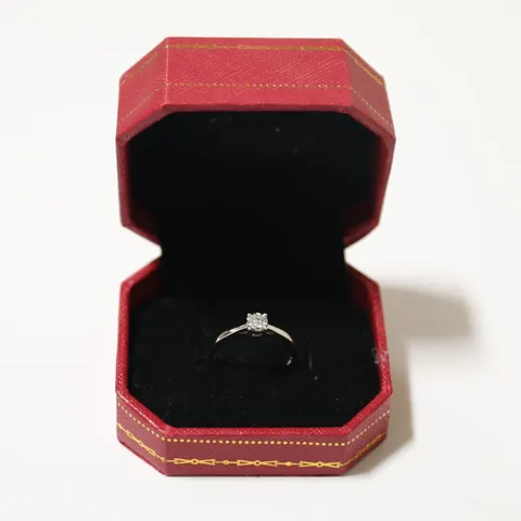 18CT WHITE GOLD SOLITAIRE RING SET WITH A NATURAL DIAMOND