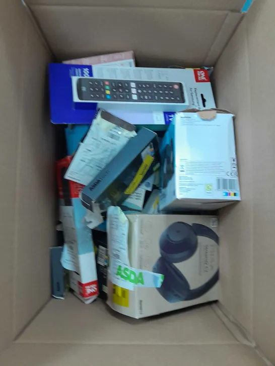 BOX OF APPROXIMATELY 20 ASSORTED ITEMS TO INCLUDE HEADPHONES, REPLACEMENT REMOTE, EARPHONES ETC