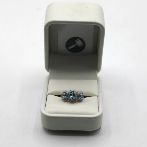 DESIGNER 9ct YELLOW GOLD RING SET WITH BLUE TOPAZ AND DIAMOND CLUSTERS 