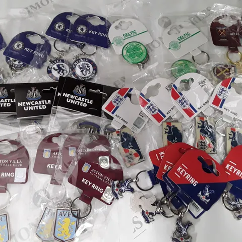 LOT OF APPROXIMATELY 30 ASSORTED FOOTBALL THEMED KEYRINGS