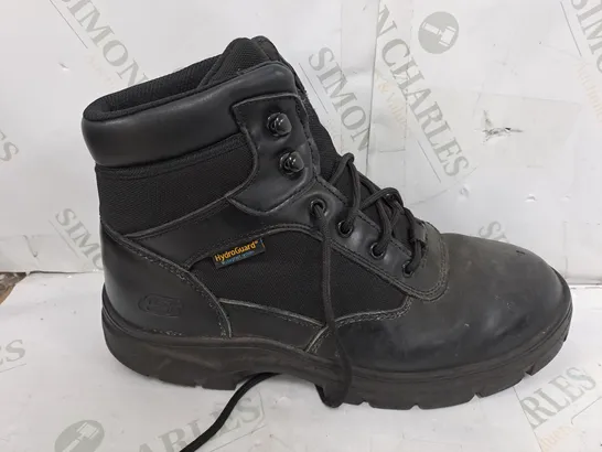 PAIR OF SKETCHERS WATERPROOF BOOTS IN BLACK SIZE 9