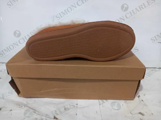 BOXED PAIR OF JO & JOE FAUR FUR LINED LEATHER SLIP-ON SHOES IN COGNAC COLOUR UK SIZE 4