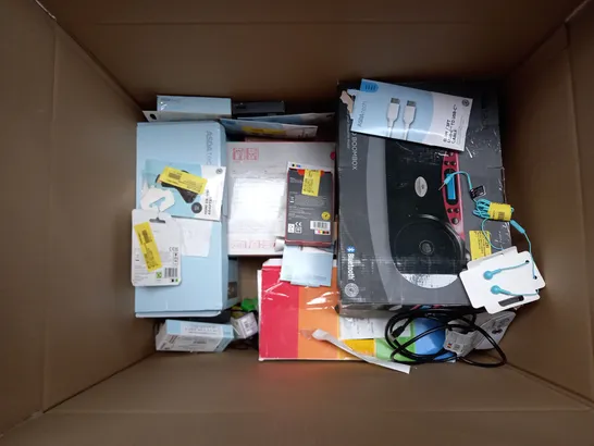 BOX OF APPROX 30 ASSORTED ELECTRICAL ITEMS TOO INCLUDE EARPHONES, RADIO AND POWER ADAPTER