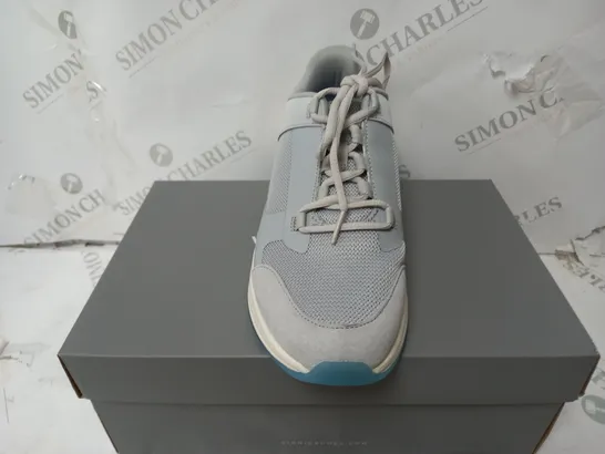 BOXED PAIR OF VIONIC TRAINERS GREY/BLUE SIZE 6