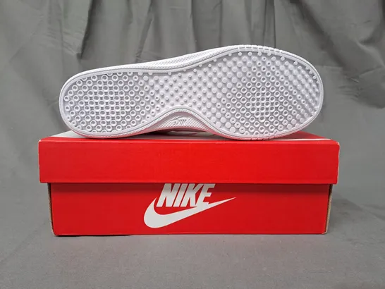 BOXED PAIR OF NIKE COURT VINTAGE SHOES IN WHITE UK SIZE 6.5