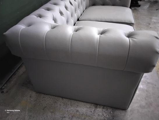 DESIGNER LIGHT GREY LEATHER TWO SEATER CHESTERFIELD SOFA 