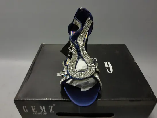 BOXED PAIR OF GEMZ LONDON OPEN TOE HEELS IN NAVY SATIN - UK 4