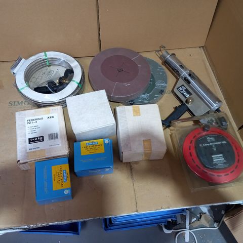 LOT OF APPROX 10 ASSORTED TOOLS TO INCLUDE HOT AIR GUN, EXTENSION PLUG, SANDPAPER PADS ETC
