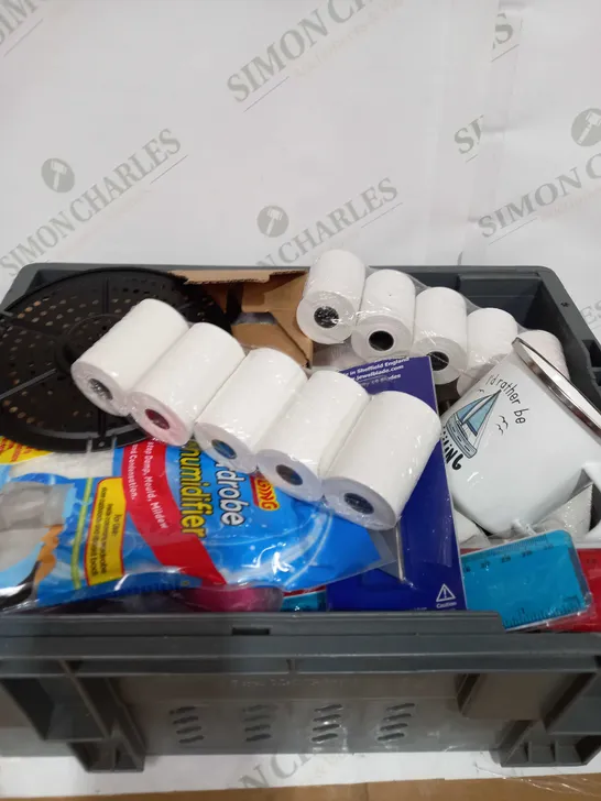 BOX TO CONTAIN APPROX 30 ASSORTED HOUSEHOLD PRODUCTS, INCLUDES MUG, TILL ROLL, WEIGHTS, RULERS, KNIFE BLADES ETC 