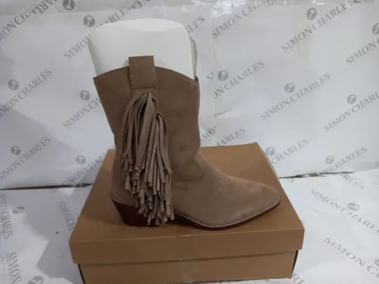 RIVER ISLAND TESSY BEIGE BOOTS SIZE 7