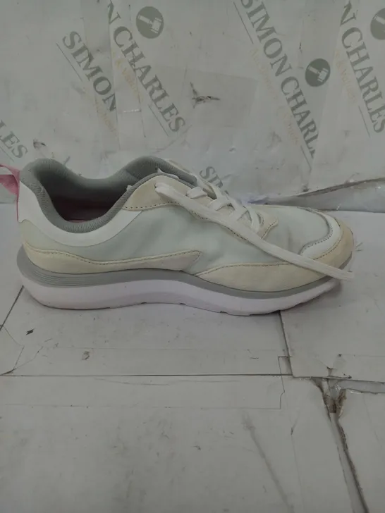 VIONIC DESIGNER TRAINERS - WHITE - UK SIZE 7