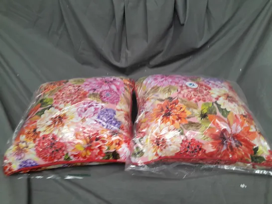 SET OF 2 FLORAL PATTERN PILLOWS