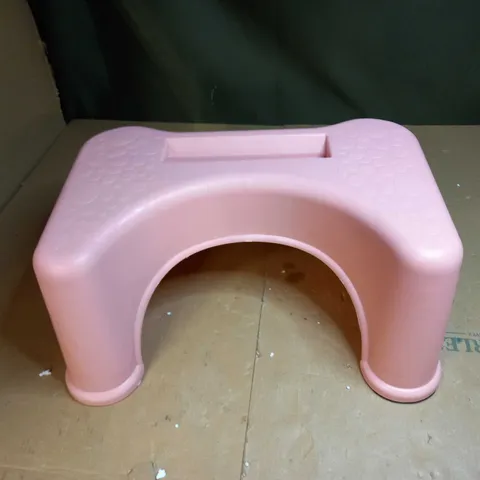 STEPPING STOOL IN PINK