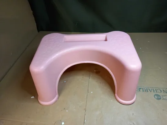 STEPPING STOOL IN PINK