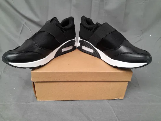 BOX OF APPROXIMATELY 10 BOXED PAIRS OF DESIGNER SHOES IN BLACK - VARIOUS SIZES