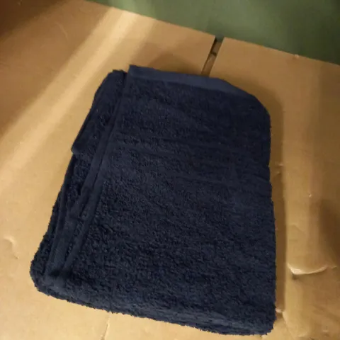 BLACK BATH TOWEL 