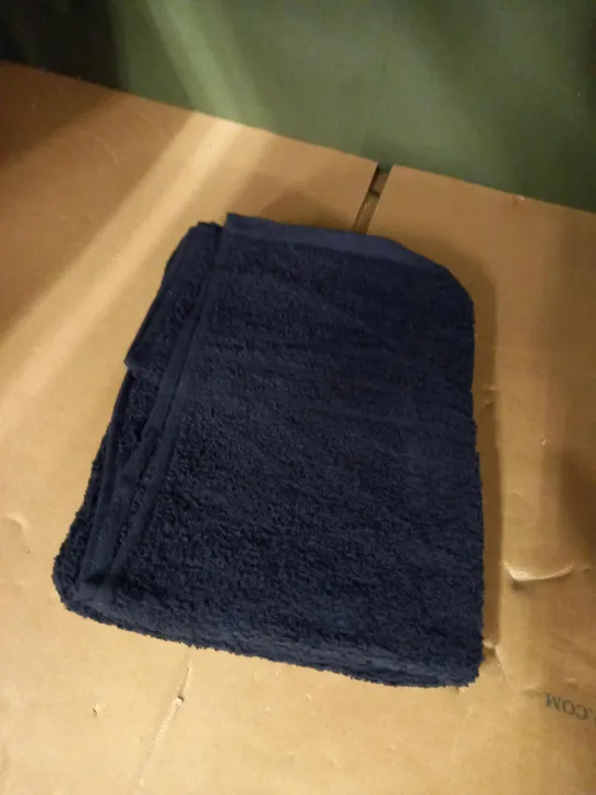 BLACK BATH TOWEL 