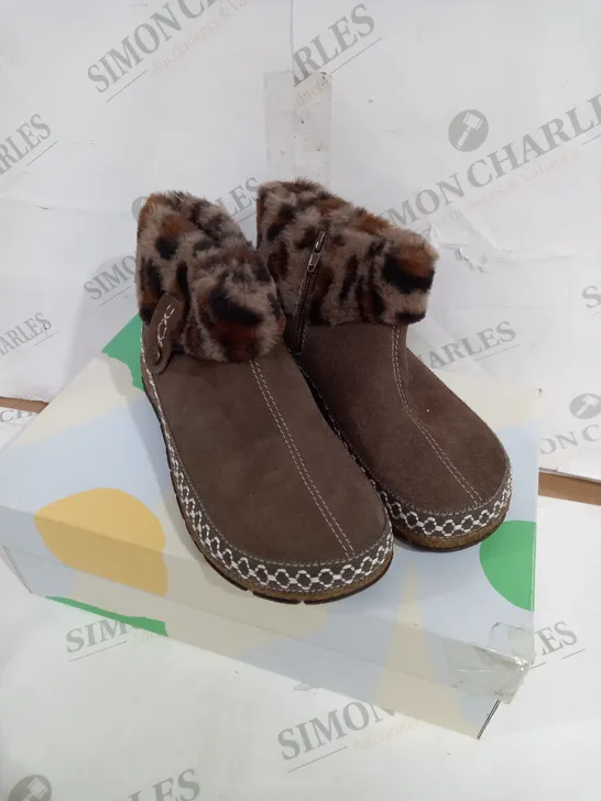 EARTH ORIGINS EMMALYN BOOTS SIZE 6