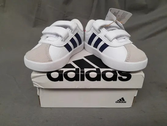 BOXED PAIR OF ADIDAS VL COURT 3.0 KIDS SHOES IN WHITE/NAVY UK SIZE 4