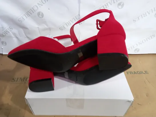 DREAM PARIS ANNEE RED SUEDE BLOCK HEEL SHOES  SIZE 9