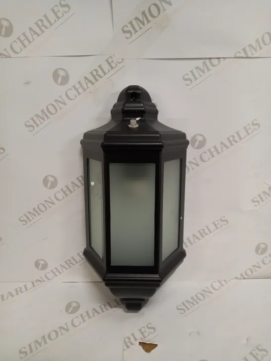 OUTSIDE WALL LIGHT IN BLACK AND STAINED GLASS