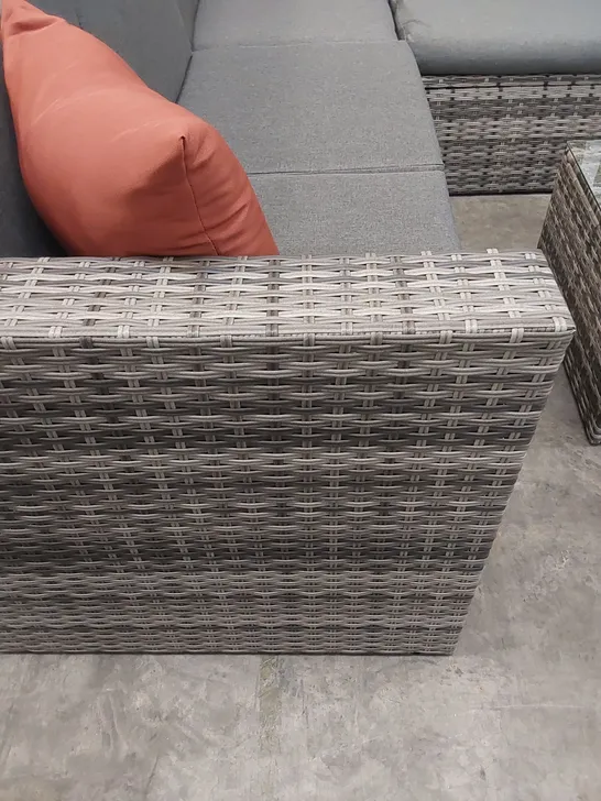 BRAND NEW DESIGNER OUTDOOR RATTAN CORNER SOFA WITH COFFEE TABLE IN GREY 