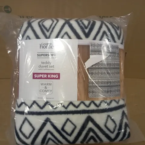 BOX OF 2 BRAND NEW GEORGE HOME SUPERSOFT SUPER KING TEDDY DUVET SETS IN WHITE/BLACK PATTERN