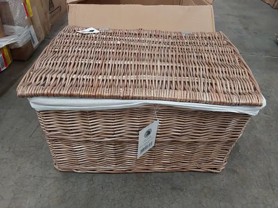 BOXED ARTHUR CAMERON RECTANGULAR WICKER STORAGE BASKET WITH LID AND REMOVABLE LINING (1 BOX)