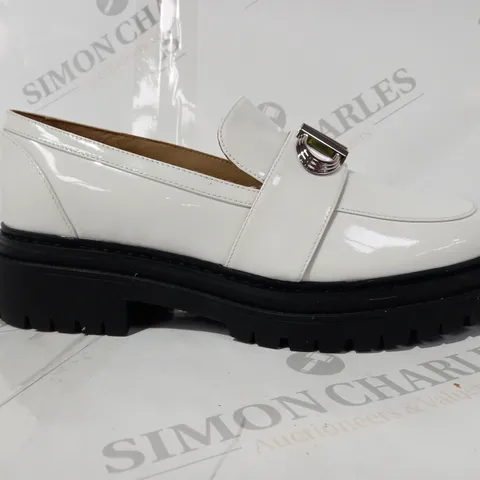 BOXED PAIR OF MICHAEL KORS LEATHER SLIP-ON LOAFERS IN WHITE US SIZE 9M