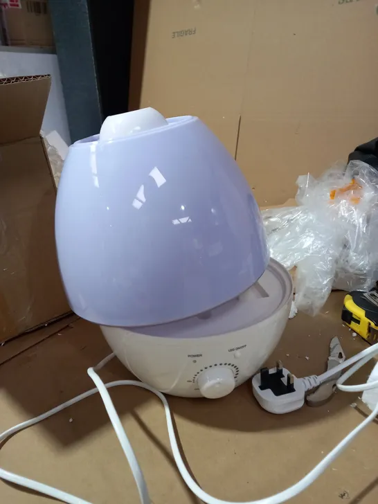 BELL HOWELL COLOUR CHANGING HUMIDIFIER 