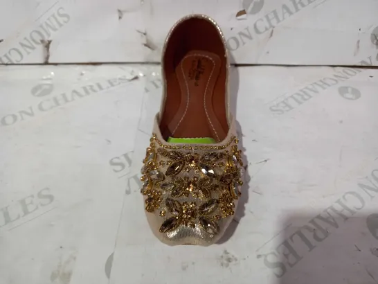 BOXED PAIR OF SANDAL HOUSE CLOSED TOE SHOES IN METALLIC PALE GOLD COLOUR WITH JEWEL EFFECT