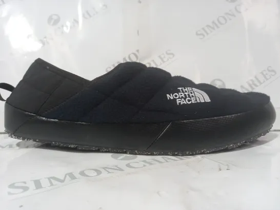 BOXED PAIR OF THE NORTH FACE THERMOBALL TRACTION MULE V DENALI IN BLACK UK SIZE 13