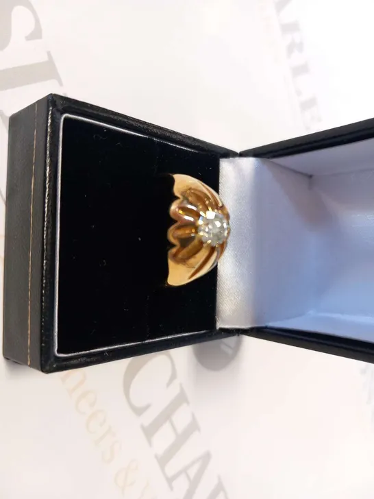 18CT ELLOW GOLD GENTS RING SET WITH A NATURAL DIAMOND WEIGHING +0.90CT