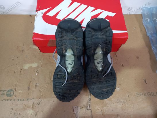 BOXED PAIR OF NIKE GREY TRAINERS SIZE 8