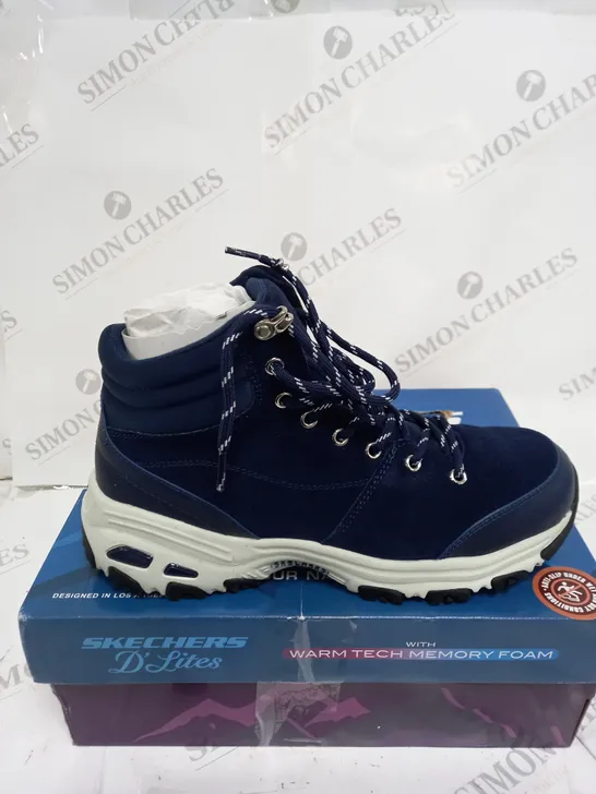 SKETCHERS D'LITES SATIN COLLAR LACE UP BOOT SIZE 6