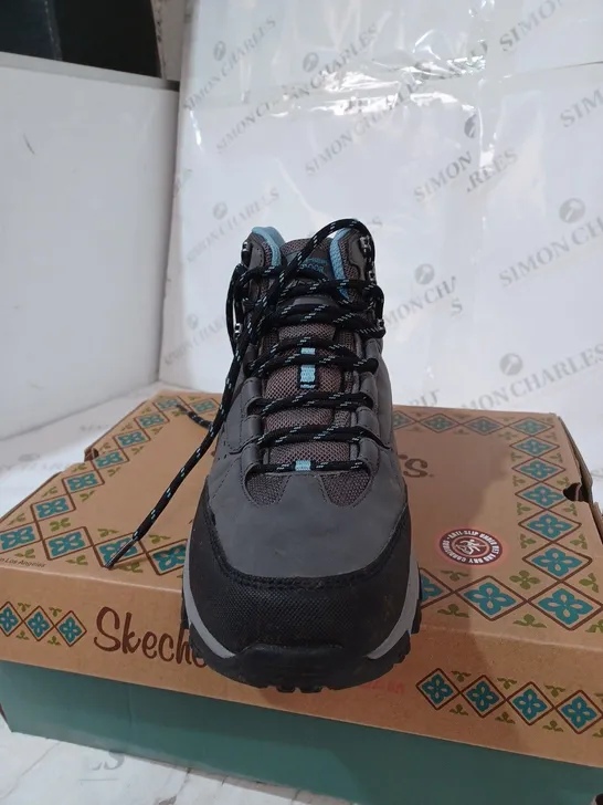 SKECHERS BLACK/GREY/BLUE HIKING BOOTS SIZE 6.5