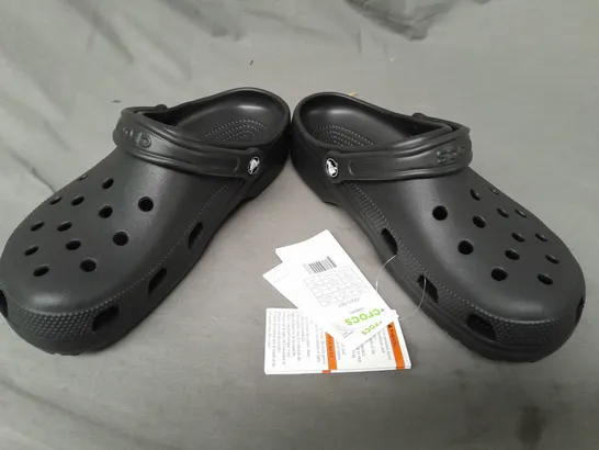 PAIR OF CROCS CLASSICS IN BLACK UK SIZE M8/W9