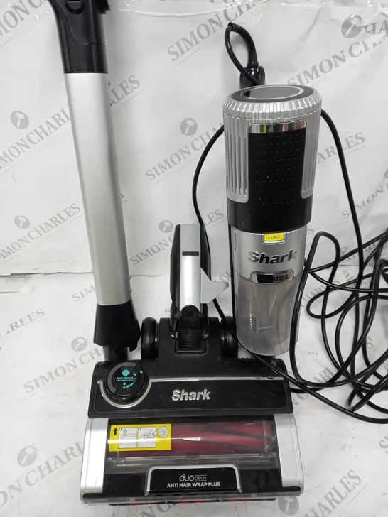 BOXED SHARK STRATOS ANTI HAIR WRAP PET PRO VACUUM CLEANER