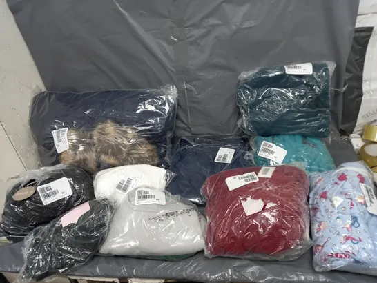 BOX OF APPROXIMATELY 10 ASSORTED BAGGED PIECES OF CLOTHING IN VARIOUS STYLES, SIZES, AND BRANDS 