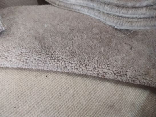 ROLL OF BRITISH MADE WOOL CARPET APPROXIMATELY 4 x 6.79M