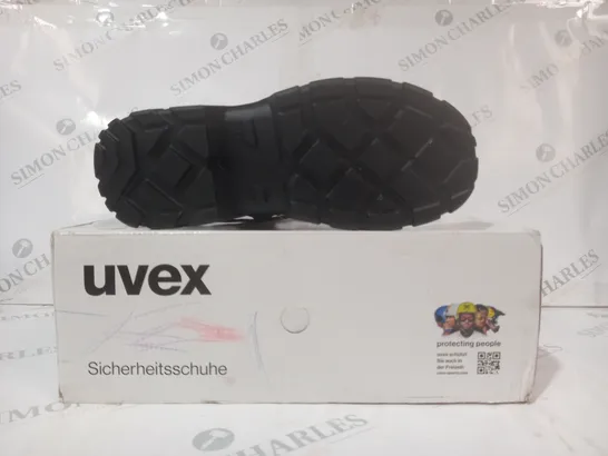 BOXED PAIR OF UVEX BOOTS IN BLACK EU SIZE 39