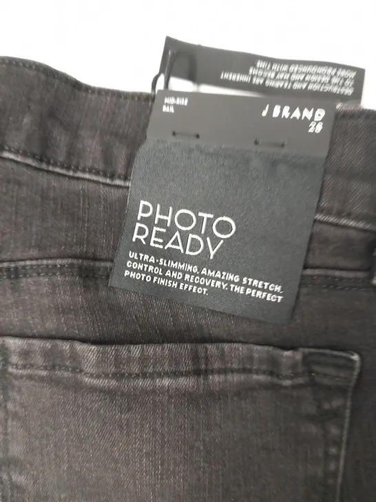 J BRAND PHOTO READY ULTRA SLIMMING MID RISE RAIL JEANS SIZE 28